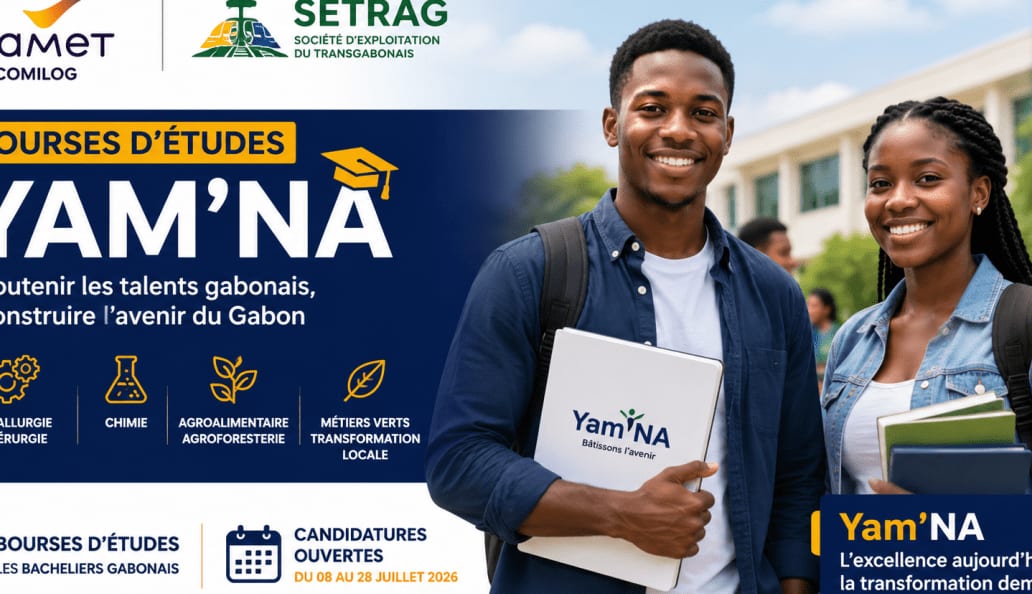 De jeunes bacheliers gabonais tenant des documents devant un bâtiment d'études