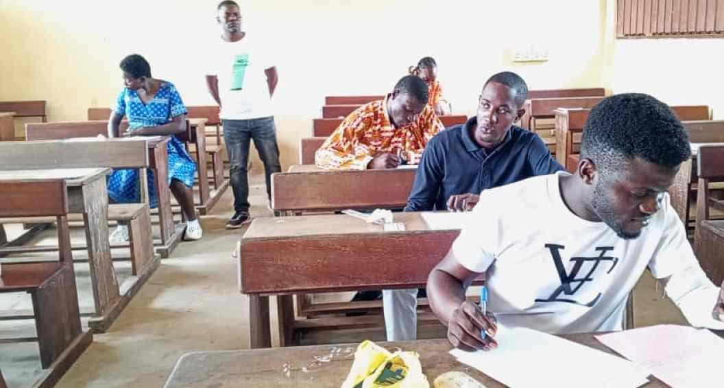 Établissement scolaire servant de centre d'examen au baccalauréat technologique à Tchibanga