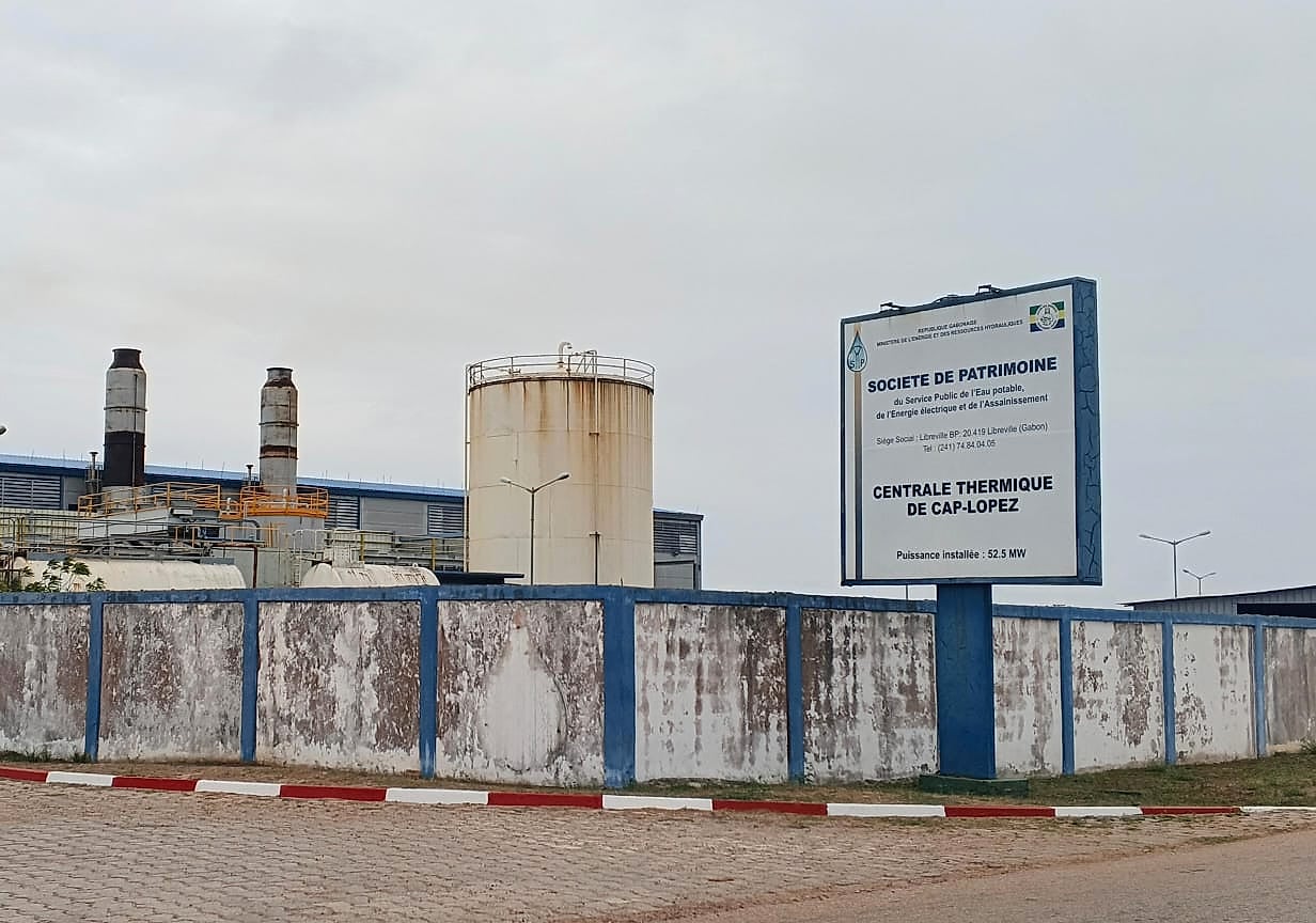 Installations industrielles de la centrale de Cap-Lopez à Port-Gentil au Gabon.