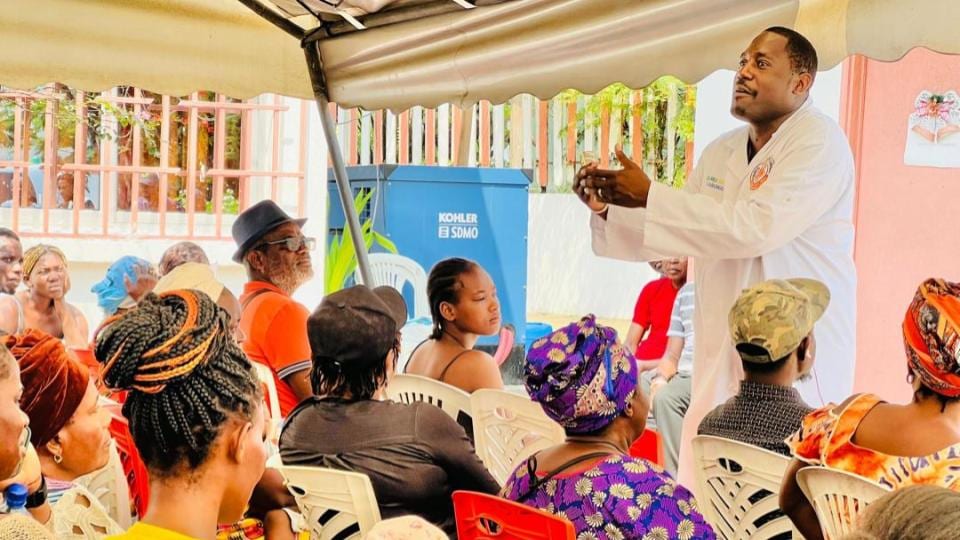 Bâtiment du Samu social gabonais à Libreville où se tient une caravane médicale gratuite.
