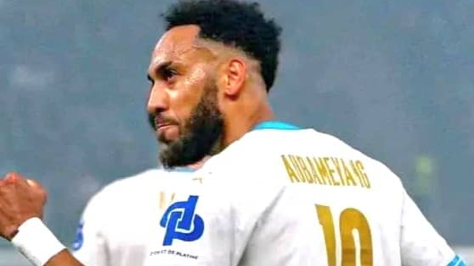 Pierre-Emerick Aubameyang lors d'un match de football, en maillot de club