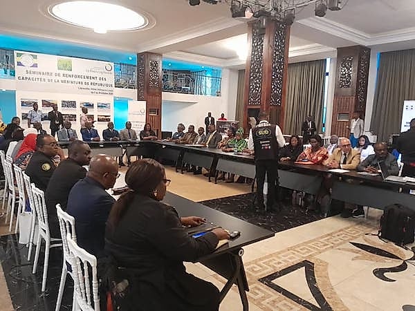 Participants à un séminaire de travail de la Médiature de la République
