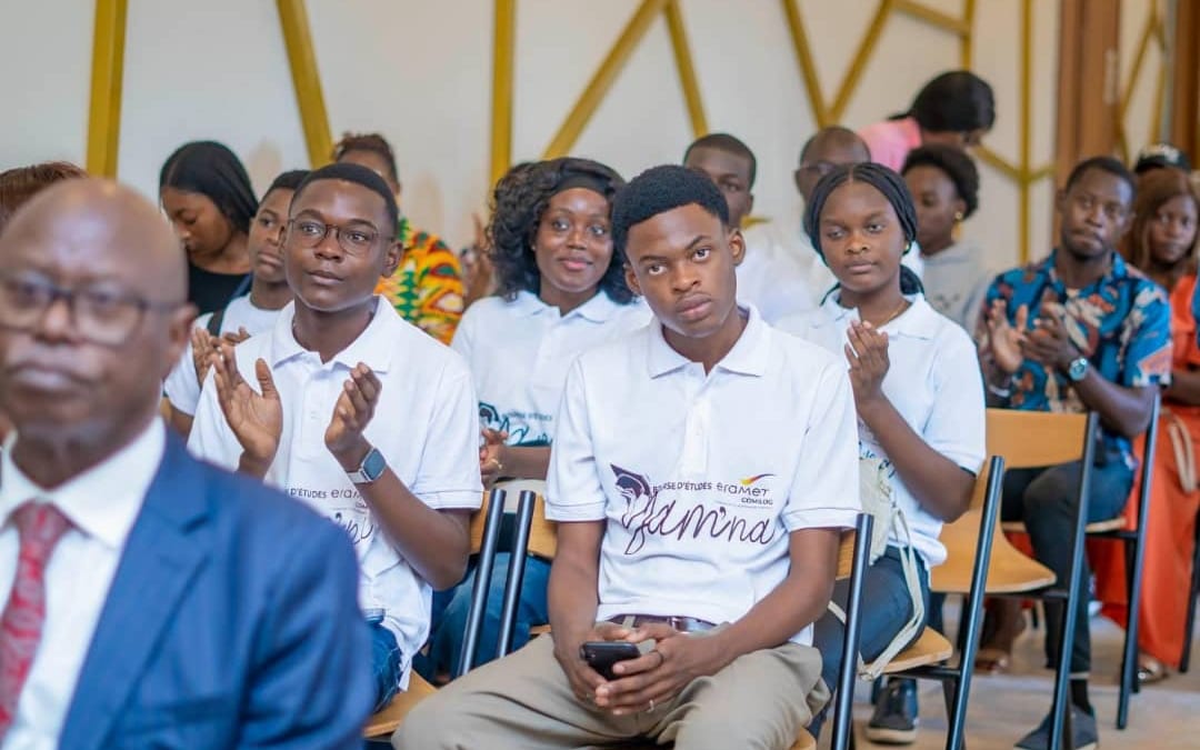 Jeunes étudiants gabonais lors d'un événement lié à un programme de bourses d'études