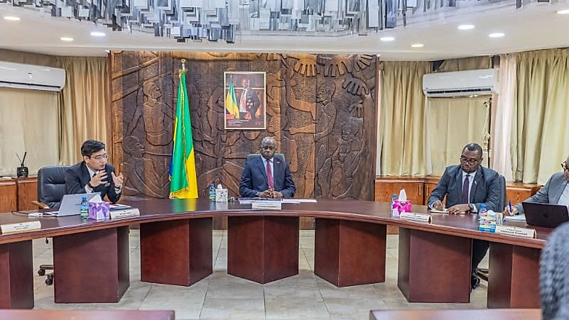 Salle de serveurs et infrastructures numériques illustrant la transformation digitale du Gabon