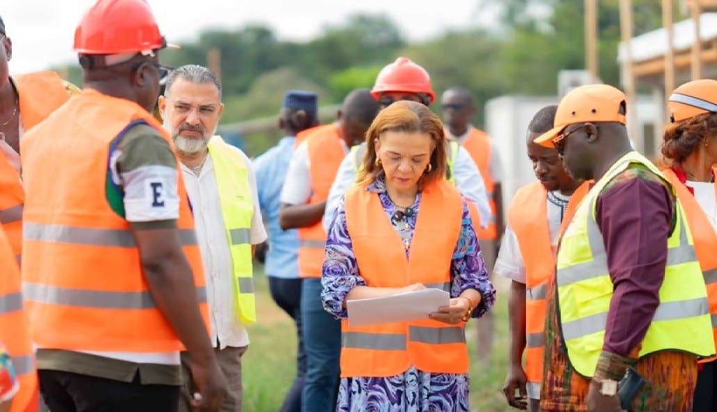 Chantier de construction d'un centre médical à Akanda, au Gabon