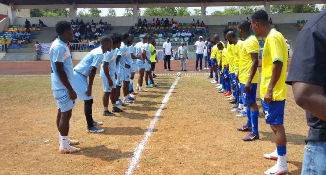 Cérémonie de lancement d'une compétition de football au stade du CIMFEP à Nkok