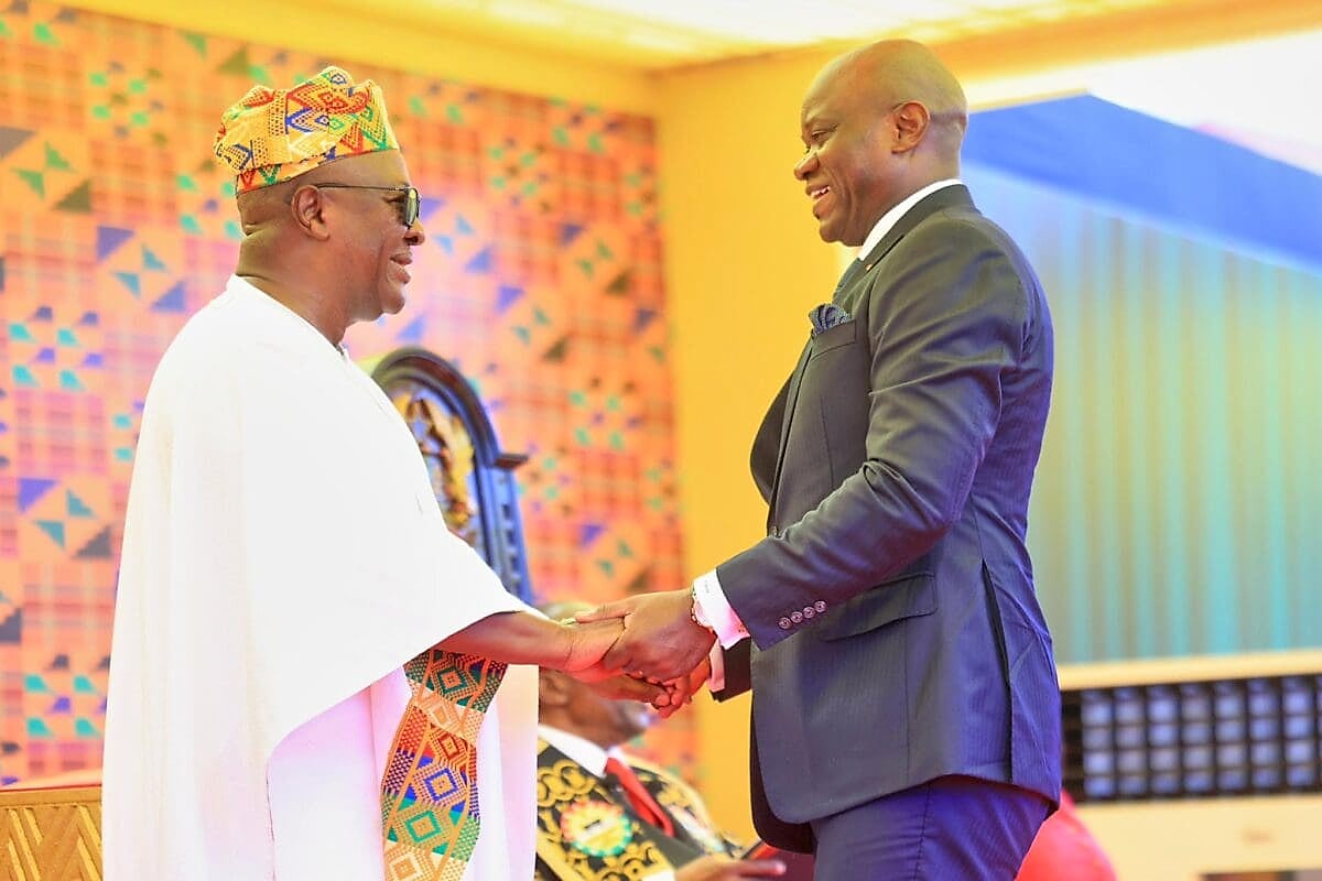 Le président gabonais Oligui Nguema à son arrivée à l'aéroport de Libreville