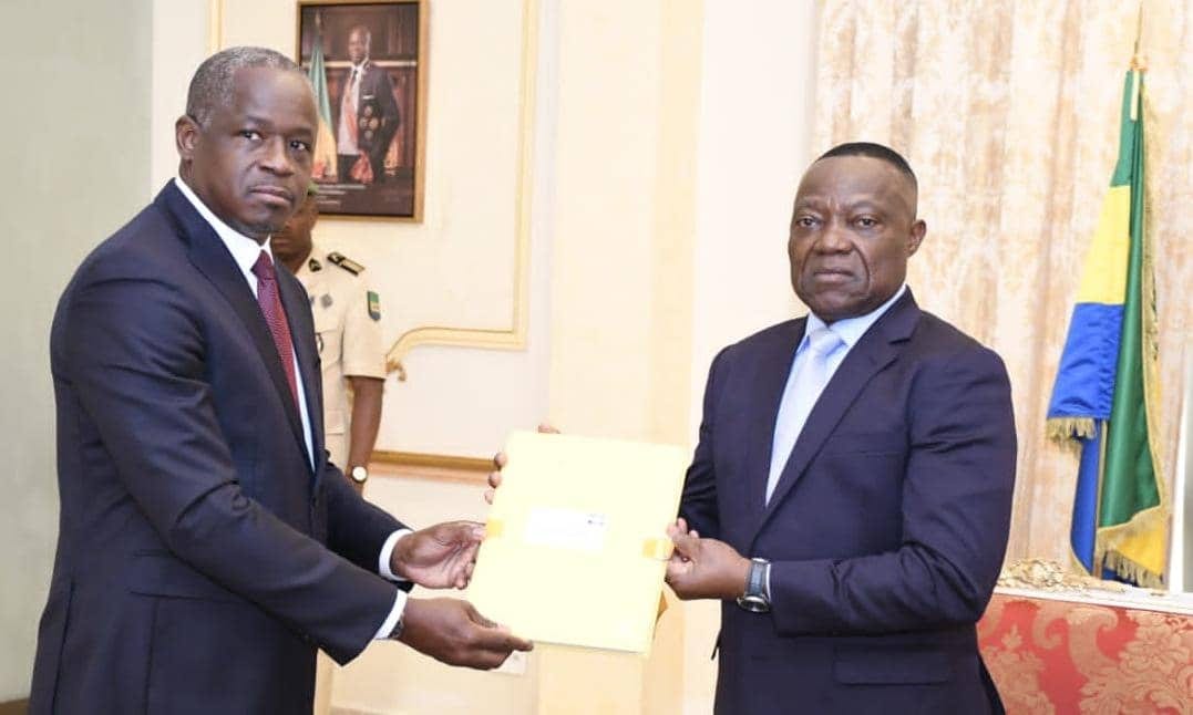 Cérémonie de remise du rapport provisoire du recensement général de la population au président de la Cour constitutionnelle du Gabon