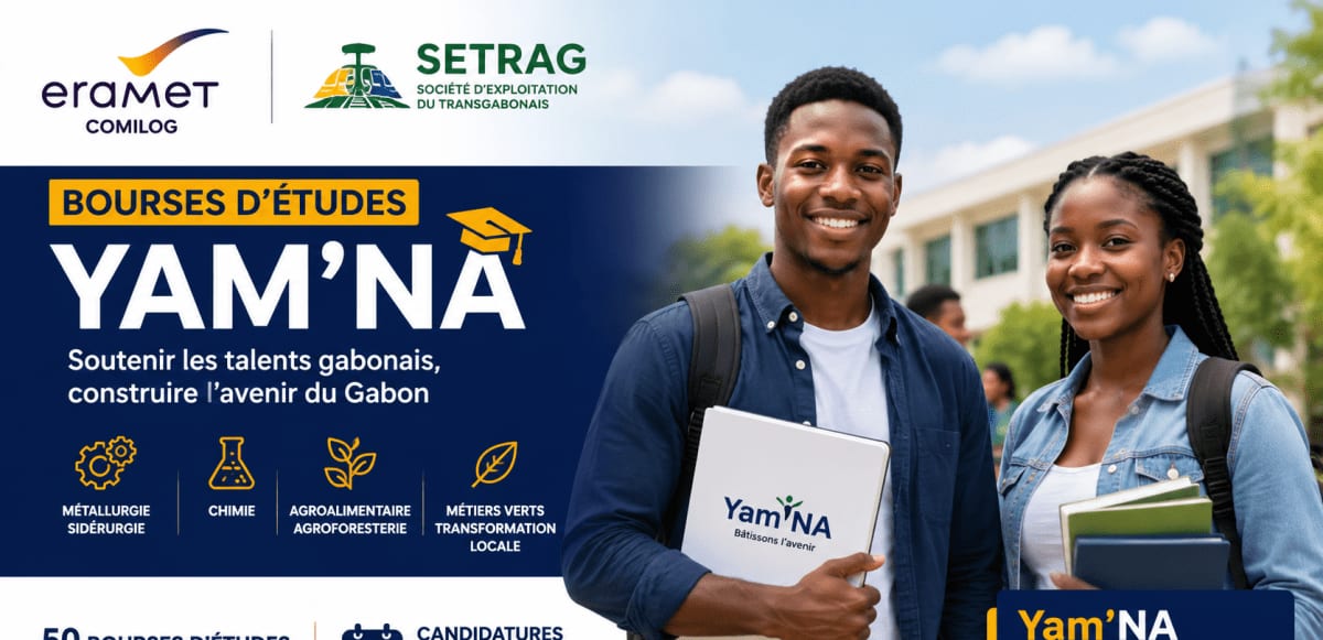 Des jeunes bacheliers gabonais souriants tenant des dossiers