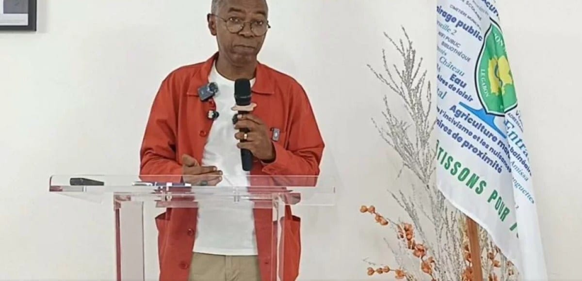 Bâtiment institutionnel gabonais évoquant l'Assemblée nationale ou le secteur bancaire