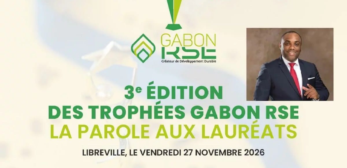 Salle de réception préparée pour un événement d'entreprise à Libreville