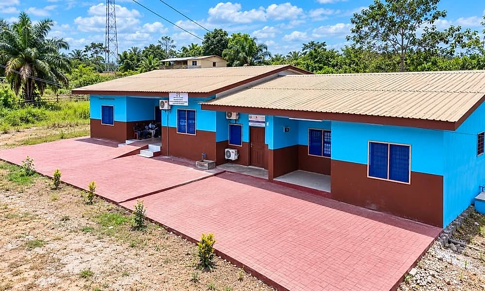 Entrée du dispensaire de proximité de Mougoutsi à Tchibanga