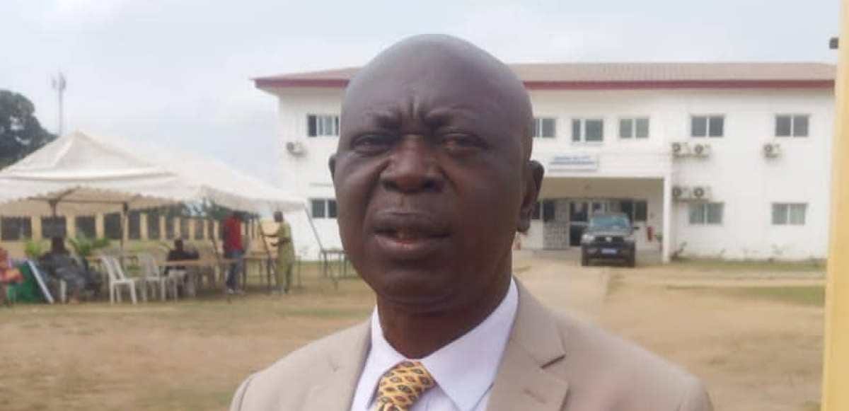 Poissons frais présentés sur un marché au Gabon