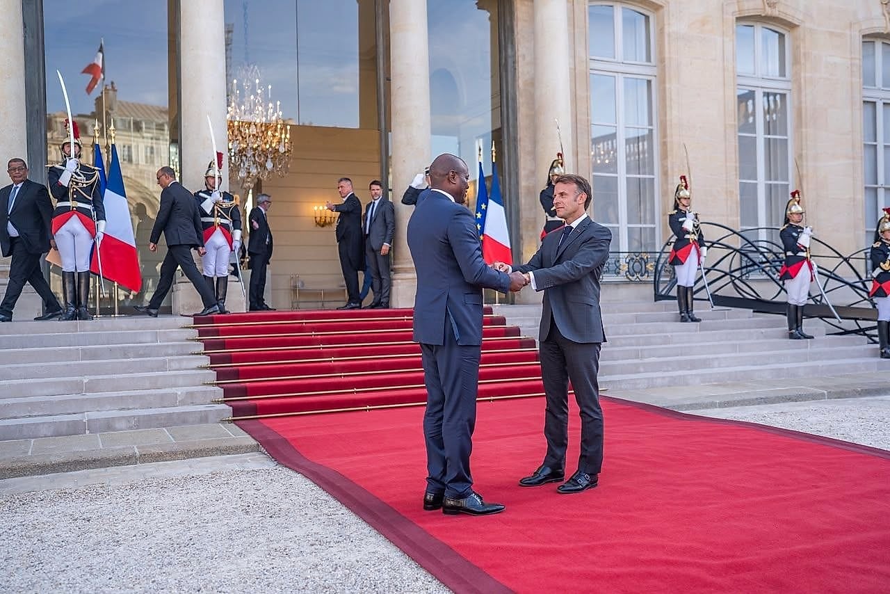 Cérémonie officielle aux Invalides à Paris pendant une visite d'État