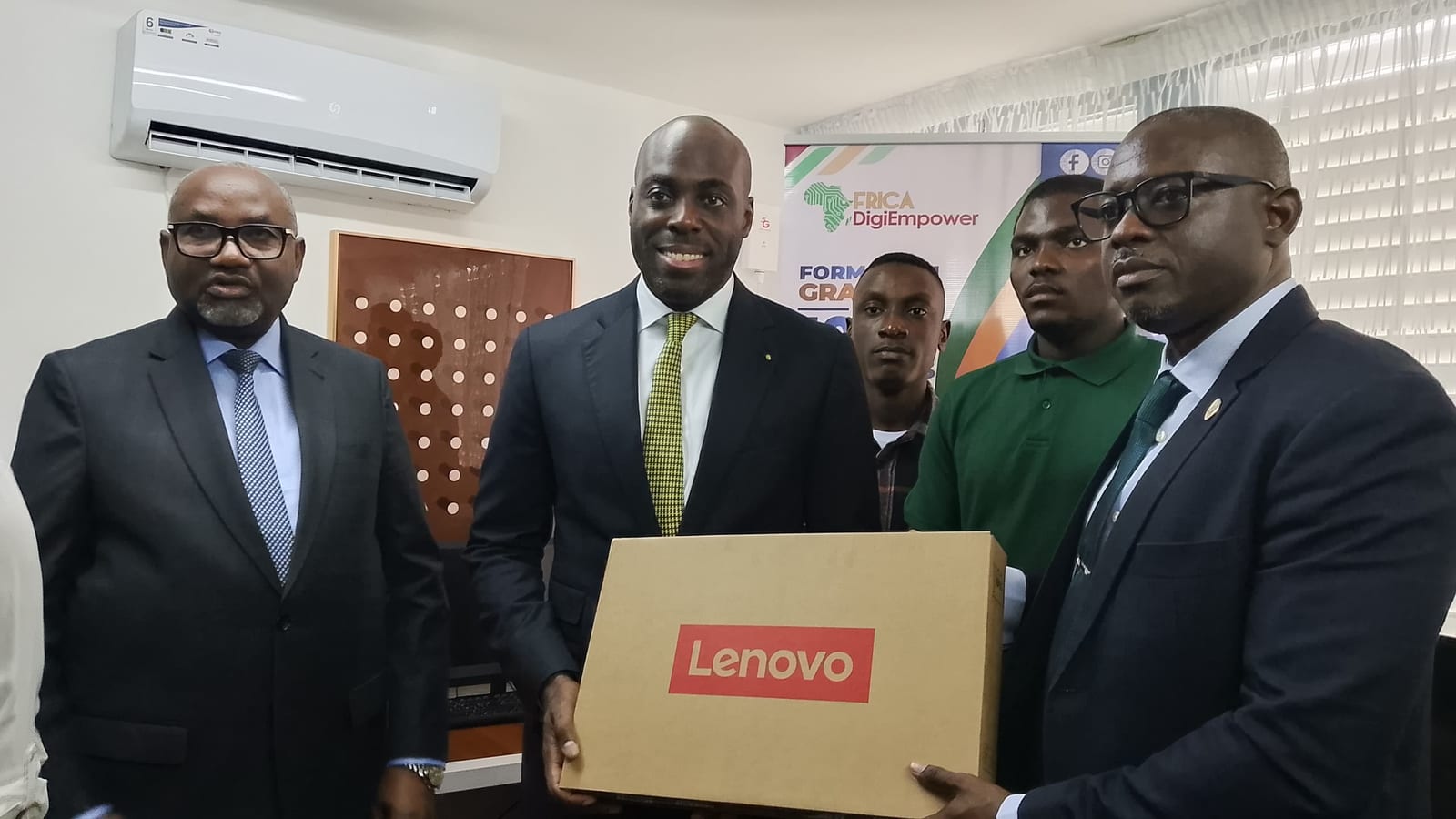 Cérémonie de remise de matériel informatique au Centre de compétences Zita Oligui Nguema, Université Omar Bongo, Libreville