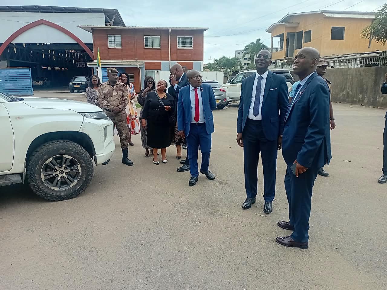 Le ministre de la Justice Augustin Emane en visite à la Cour des Comptes de Libreville, accueilli par le Premier Président Pamphile Moussavou Ibouanga.