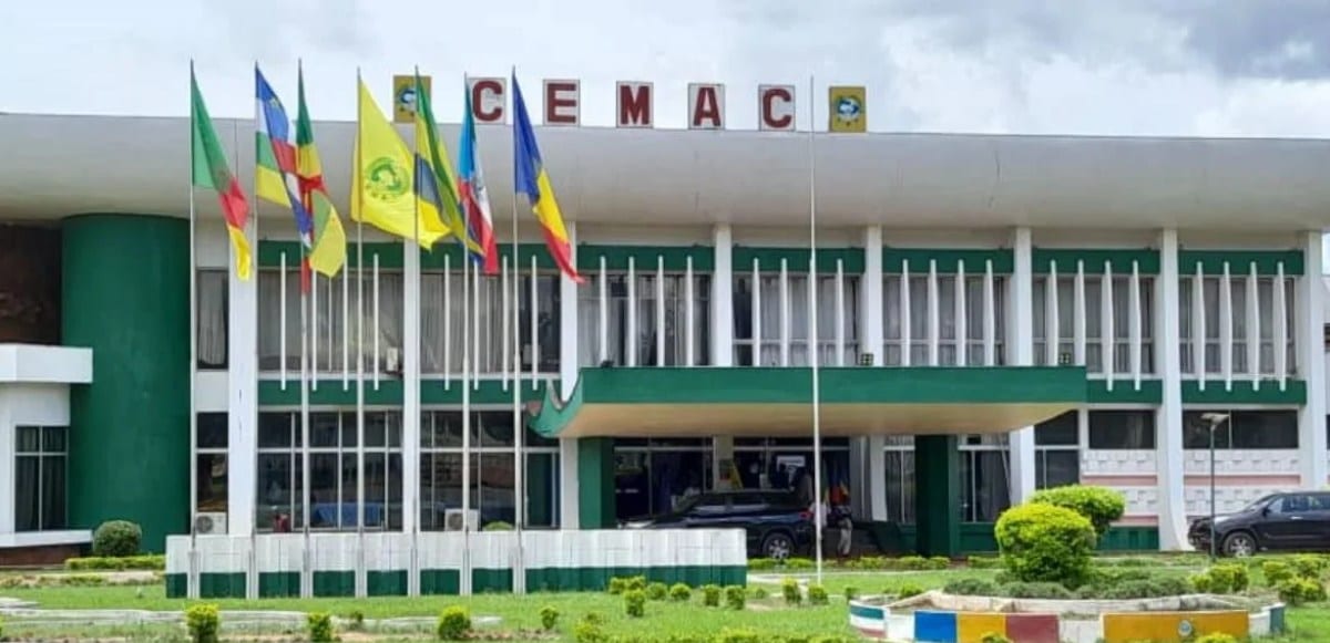 Bâtiment institutionnel représentant la Banque des États de l'Afrique centrale
