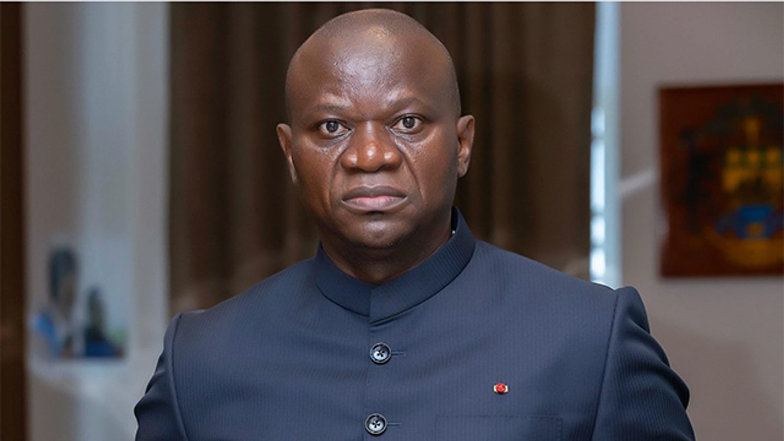 Bâtiment du ministère gabonais des Affaires étrangères avec le drapeau national
