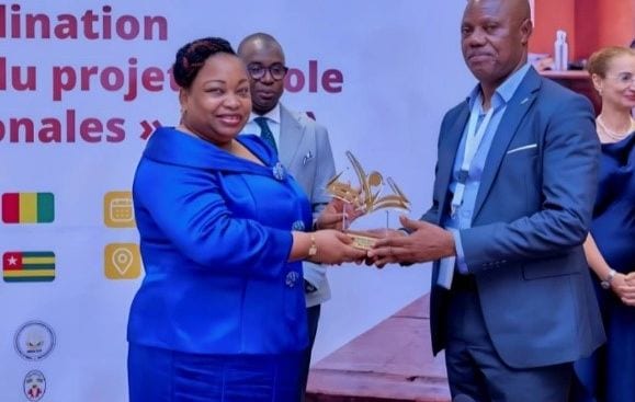 Ministre gabonaise lors d'une cérémonie officielle à l'étranger