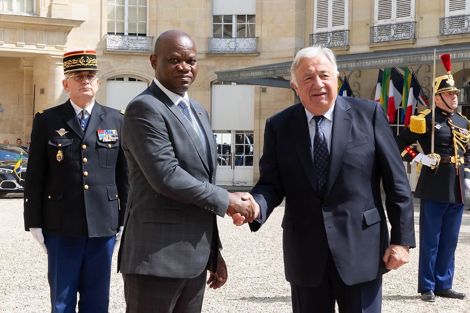 Le président gabonais Brice Clotaire Oligui Nguema et la Première dame Zita Oligui Nguema visitant le Château de Versailles