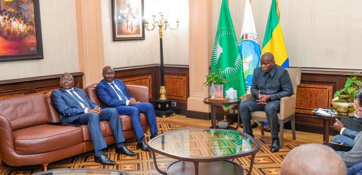 Le président gabonais Brice Clotaire Oligui Nguema lors de son départ pour le Tchad