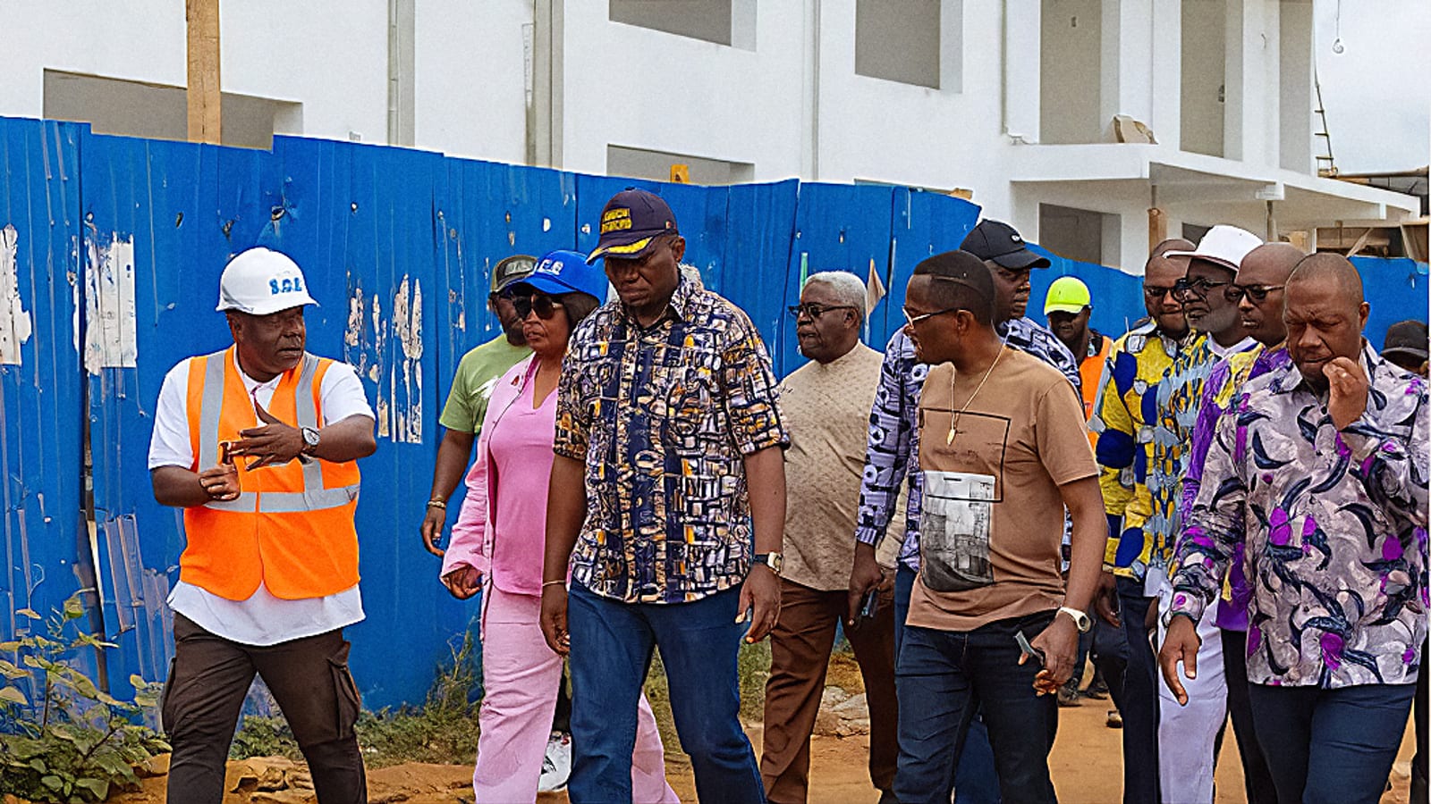 Scène de visite présidentielle dans une ville du Woleu-Ntem, au nord du Gabon