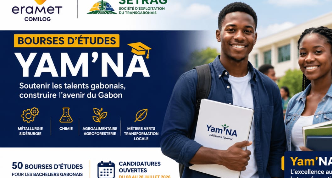 Groupe de jeunes étudiants gabonais tenant des cahiers devant un bâtiment universitaire