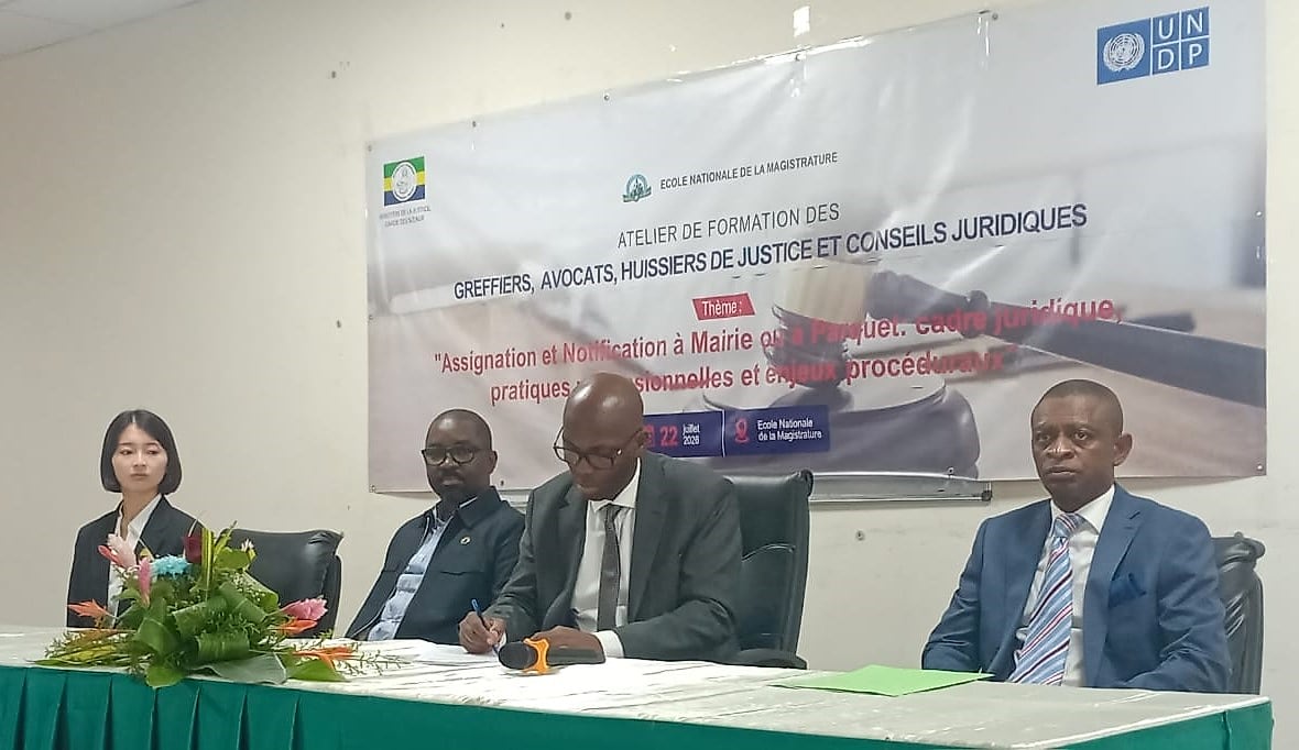 Participants en formation dans une salle de l'École Nationale de la Magistrature au Gabon