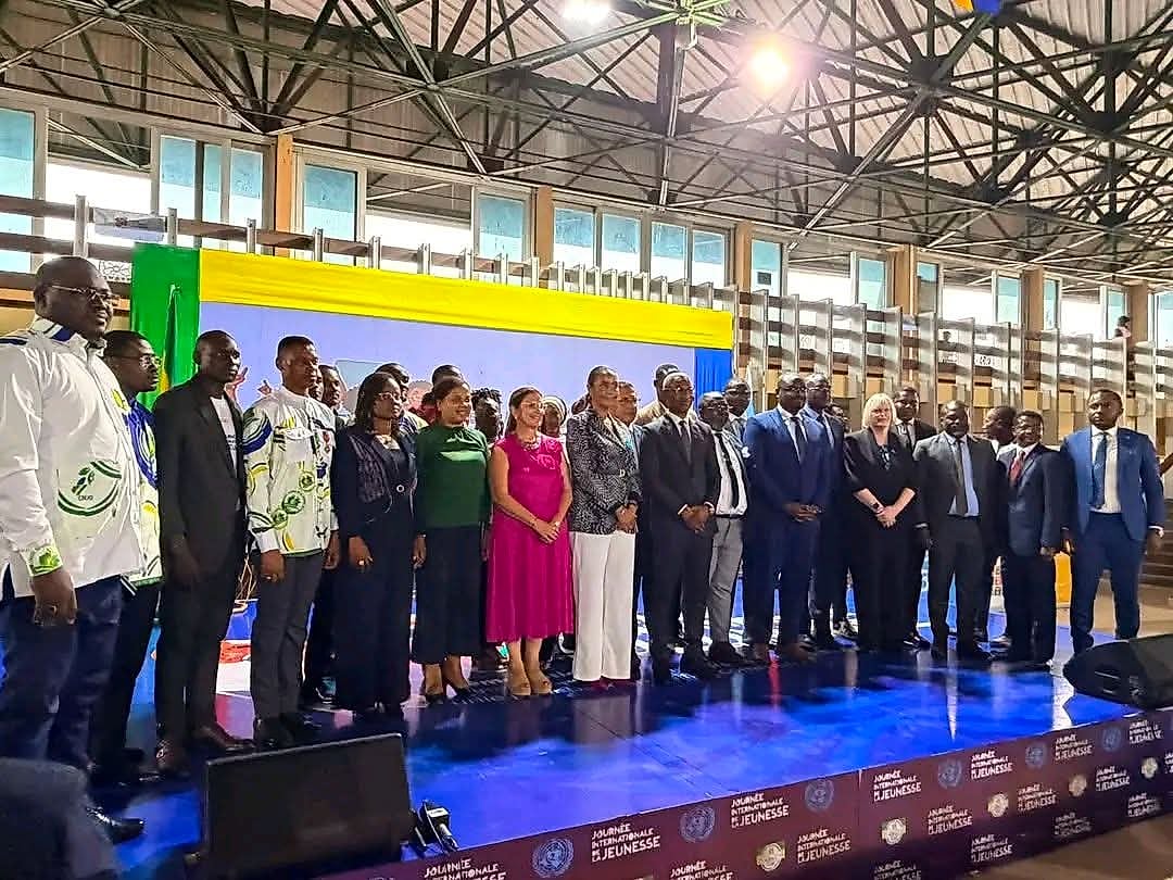 Des jeunes rassemblés à l'Institut National de la Jeunesse et des Sports au Gabon