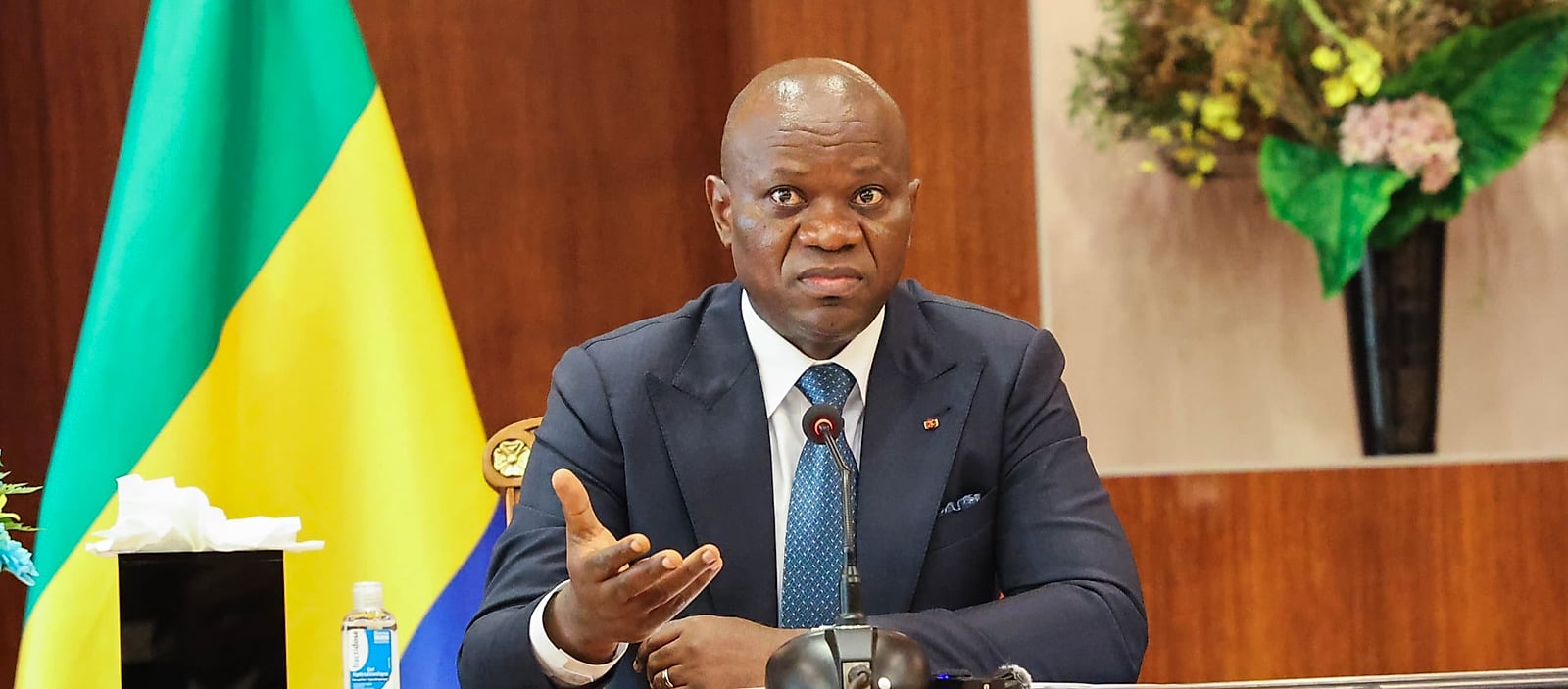 Rencontre entre le Président gabonais et des représentants d'entreprises au Palais de la Rénovation