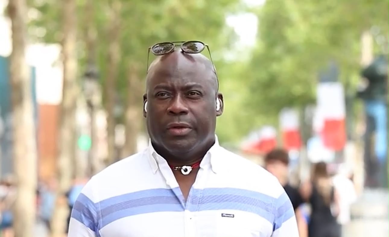 Rassemblement de membres de la diaspora gabonaise sur les Champs-Élysées à Paris
