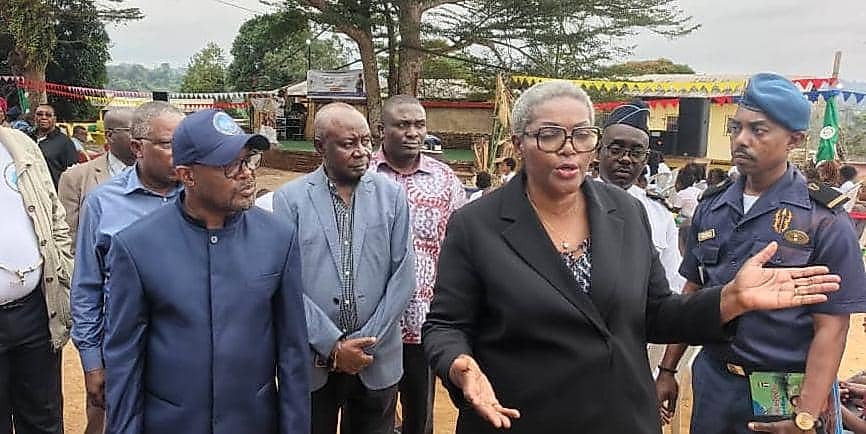 Cérémonie d'inauguration d'un centre aéré communautaire dans une école à Lambaréné, Gabon