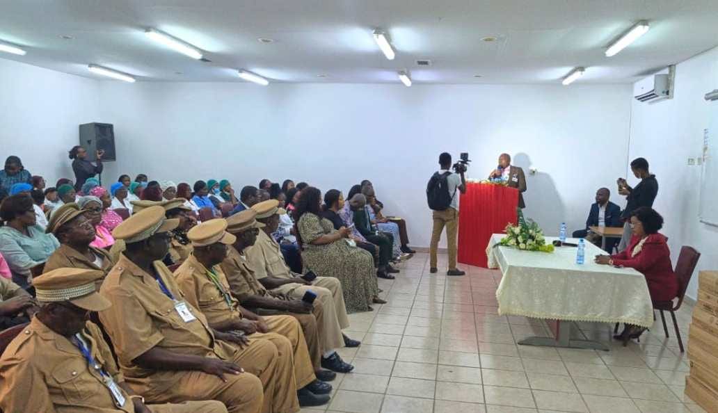 Participants assis lors d'une session de formation sur la lutte contre le VIH-SIDA