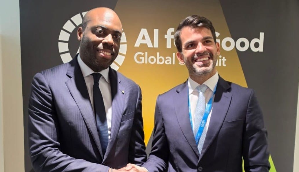 Smartphone affichant l'application TikTok, symbole de la rencontre entre le ministère gabonais du Numérique et la plateforme