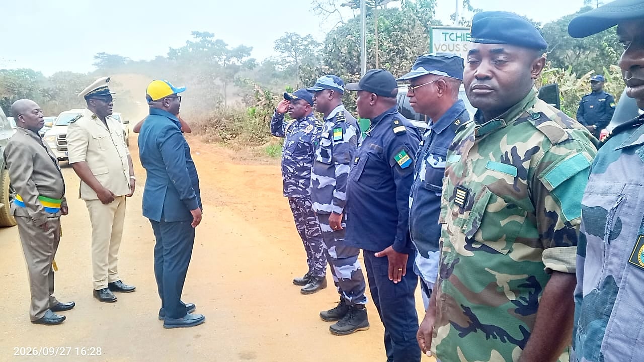 Autorités gabonaises lors de l'accueil du ministre de l'Intérieur à Tchibanga