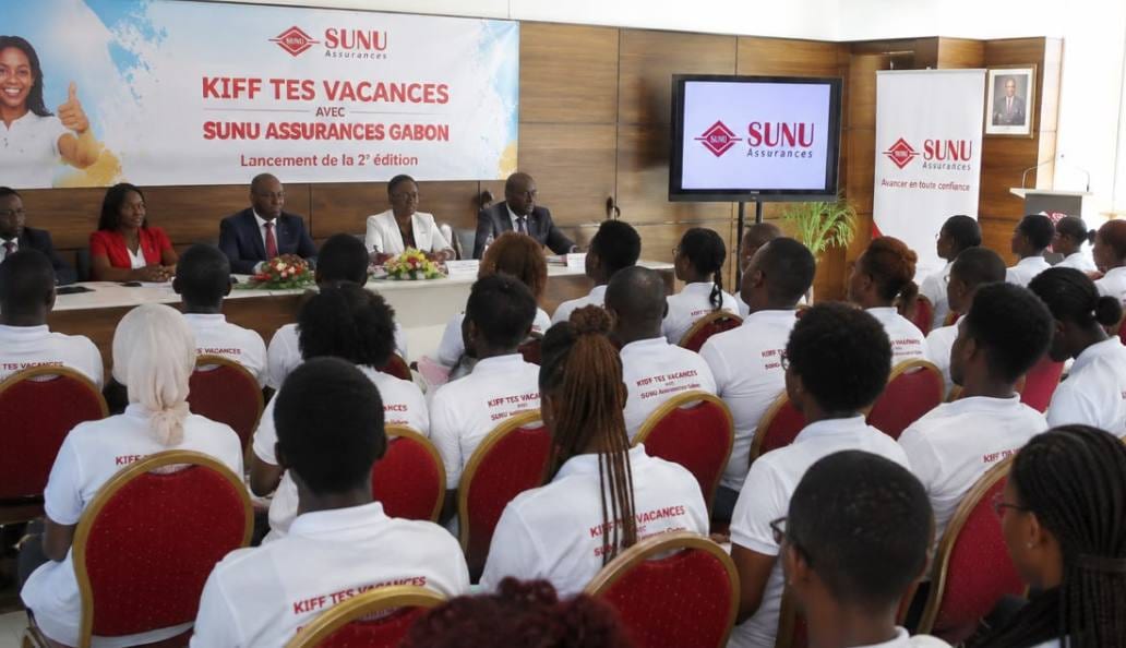 Jeunes Gabonais participant à un atelier d'initiation professionnelle à Libreville