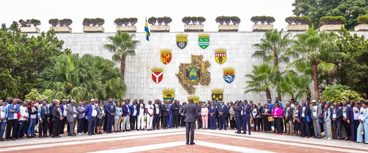 Délégation de représentants de l'Ogooué-Maritime devant le Palais présidentiel à Libreville