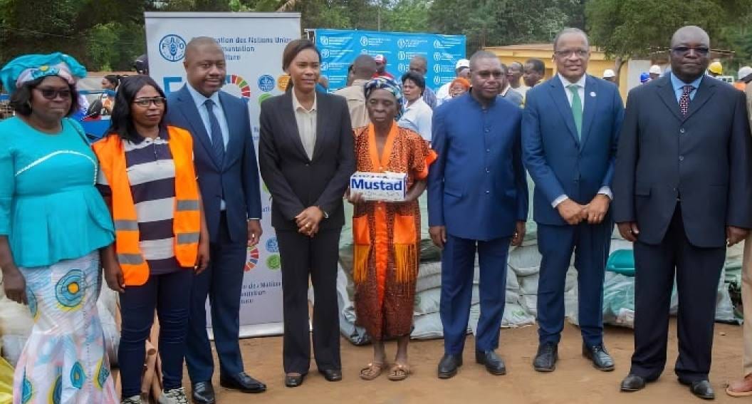 Cérémonie de remise de matériel agricole à des producteurs à Lébamba, au Gabon