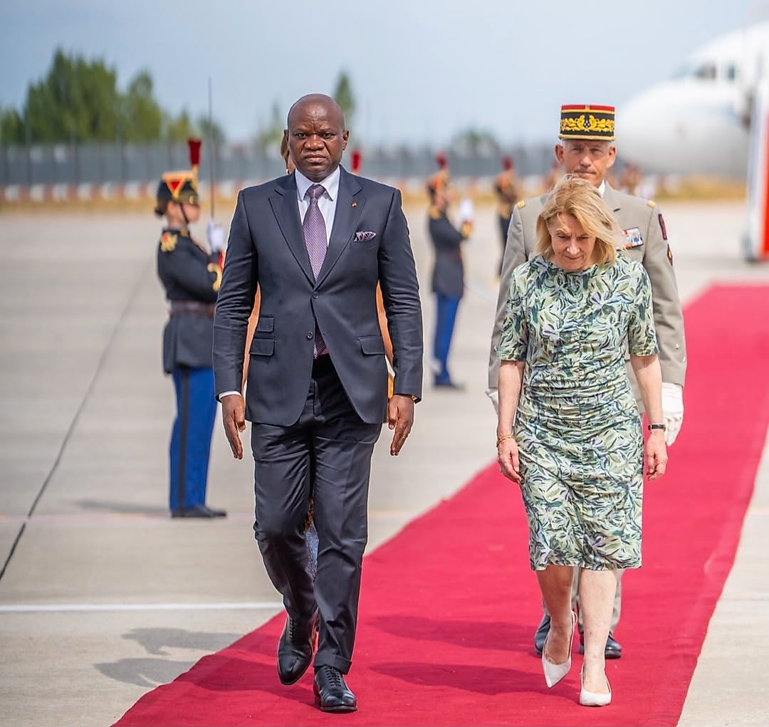 Cérémonie d'accueil du Président gabonais à son arrivée en France