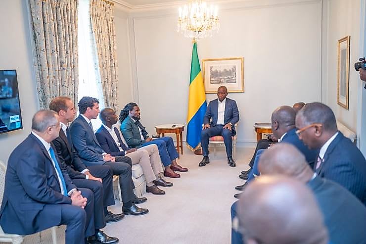 Infrastructure électrique et château d'eau au Gabon
