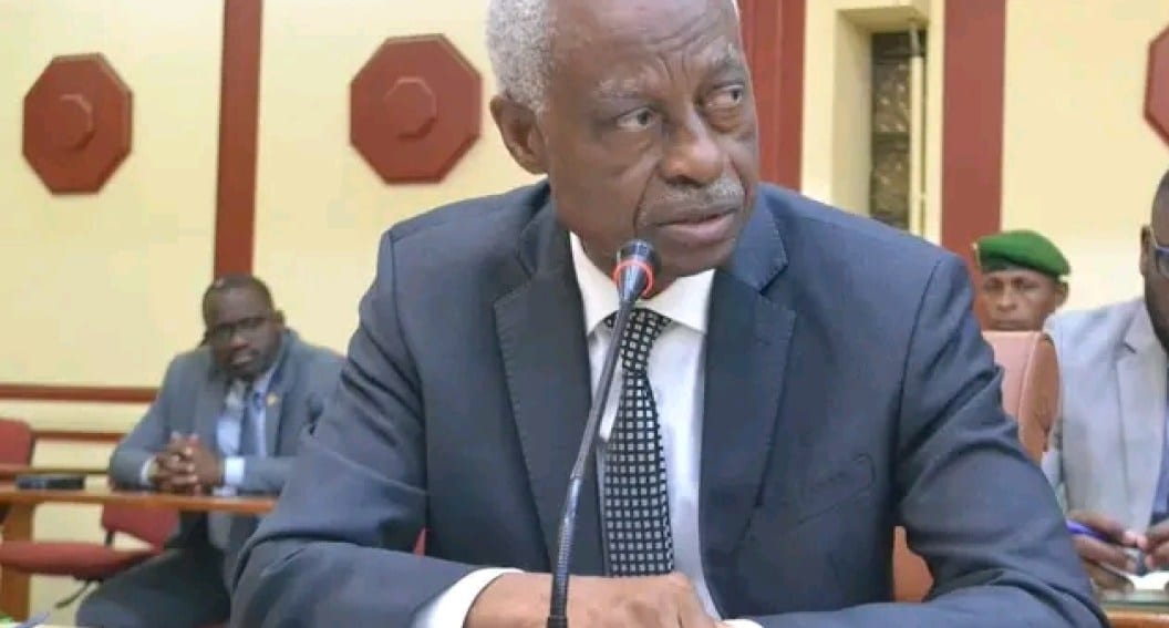 Trottoir de Libreville envahi par des étals de vendeurs ambulants