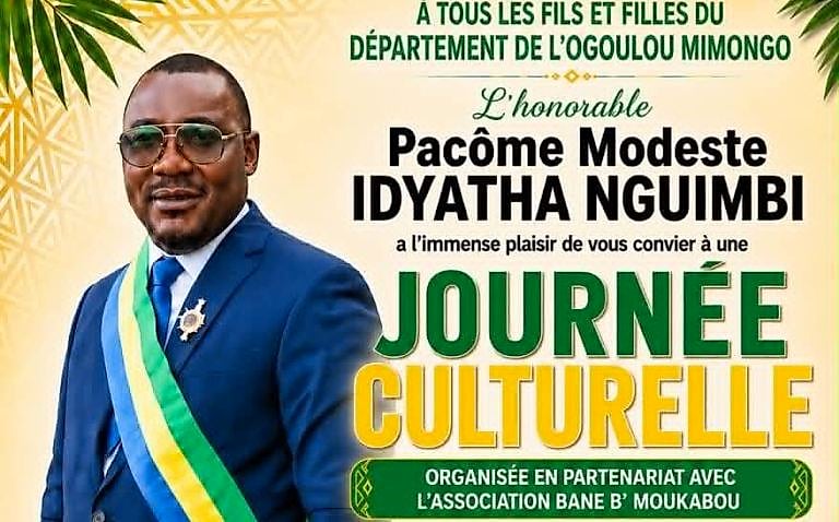 Paysage d'un village de l'Ogoulou au Gabon avec habitations traditionnelles