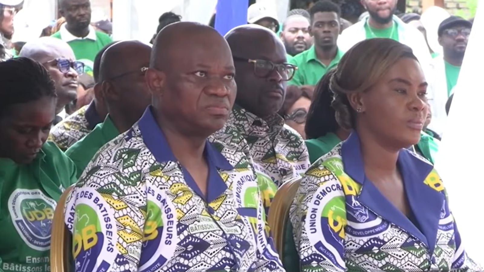 Rassemblement en bord de mer à la Baie des Rois de Libreville