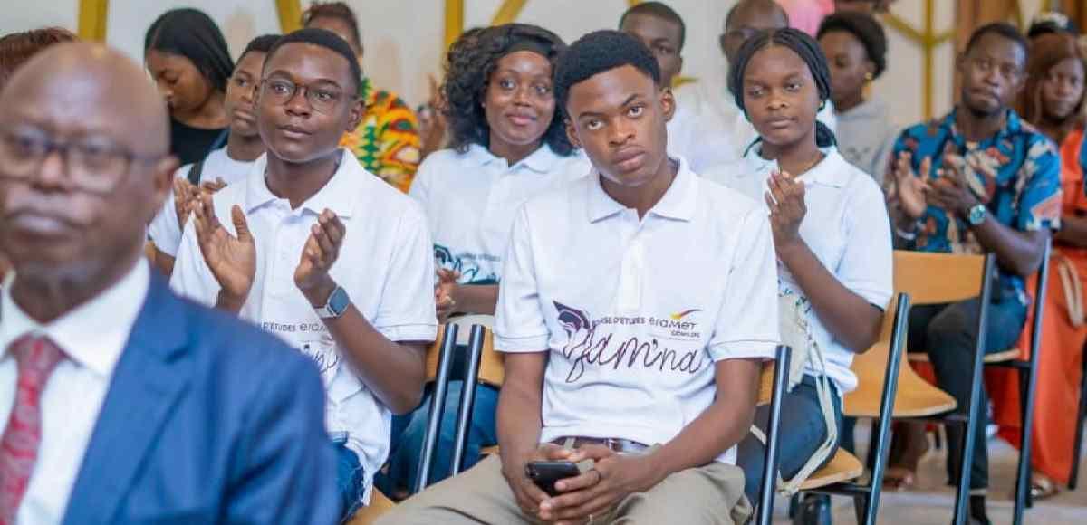 Jeunes diplômés gabonais lors d'une cérémonie académique