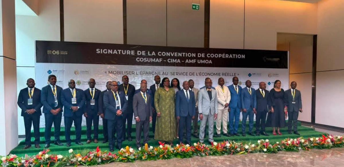 Bâtiment officiel accueillant une cérémonie de signature à Libreville