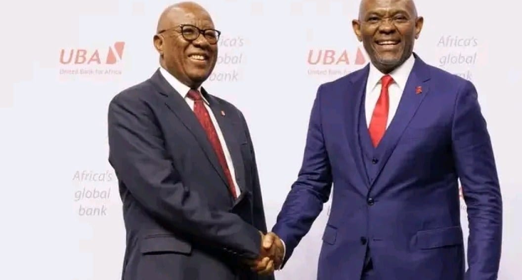 Enseigne de la banque UBA sur une façade d'agence
