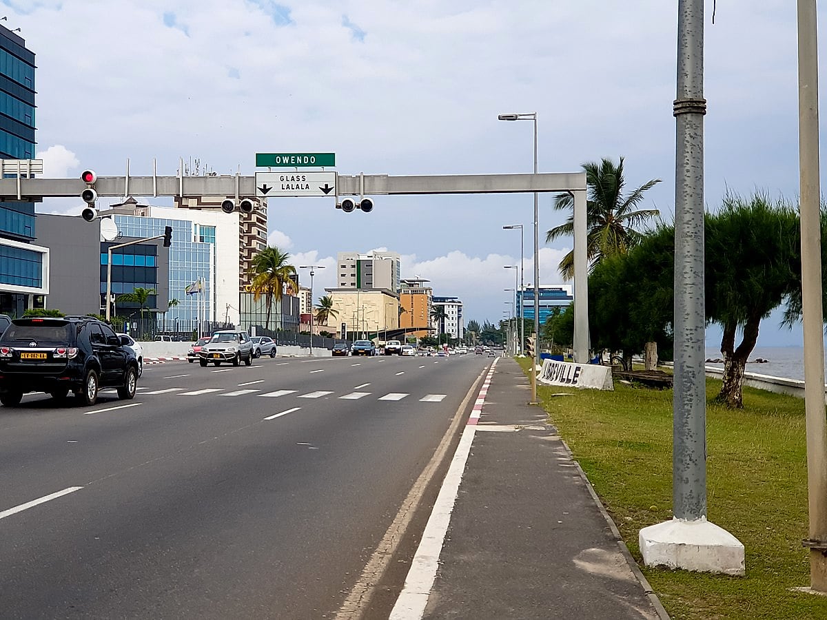 Bâtiment administratif à Libreville symbolisant l'action publique