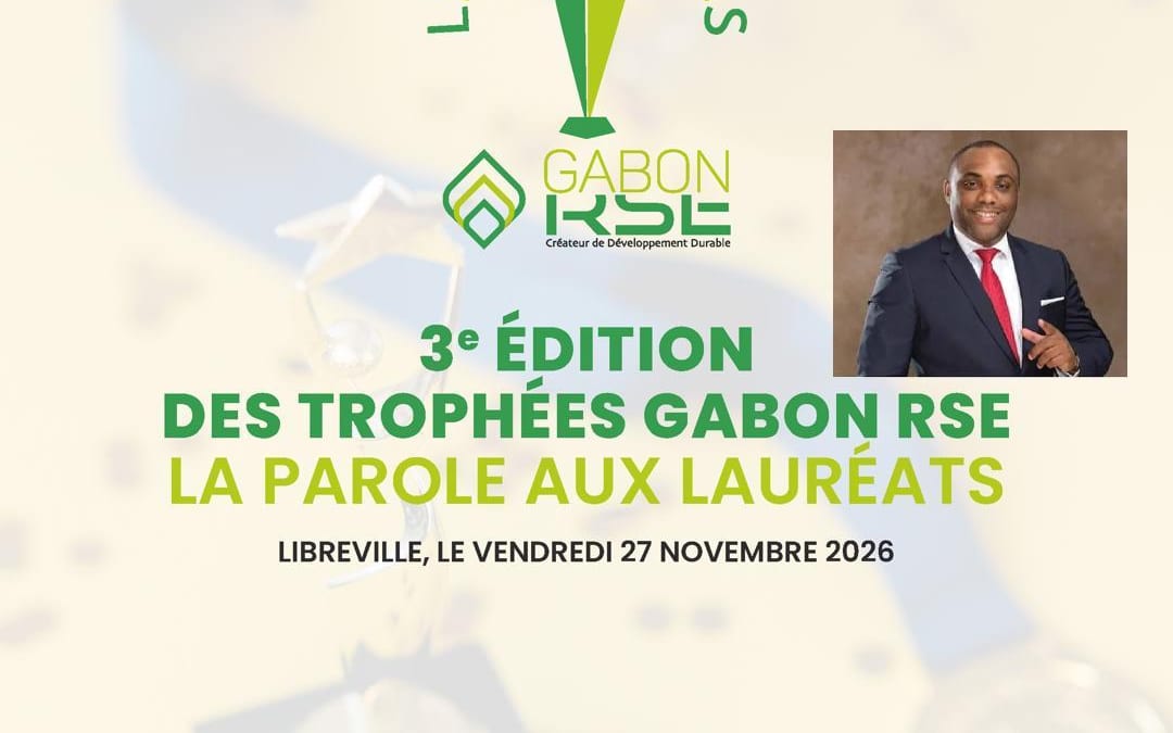 Trophée symbolique posé sur un podium lors d'une cérémonie d'entreprise