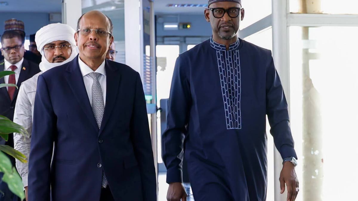 Rencontre diplomatique entre un responsable de l'Union africaine et des représentants du gouvernement malien à Bamako