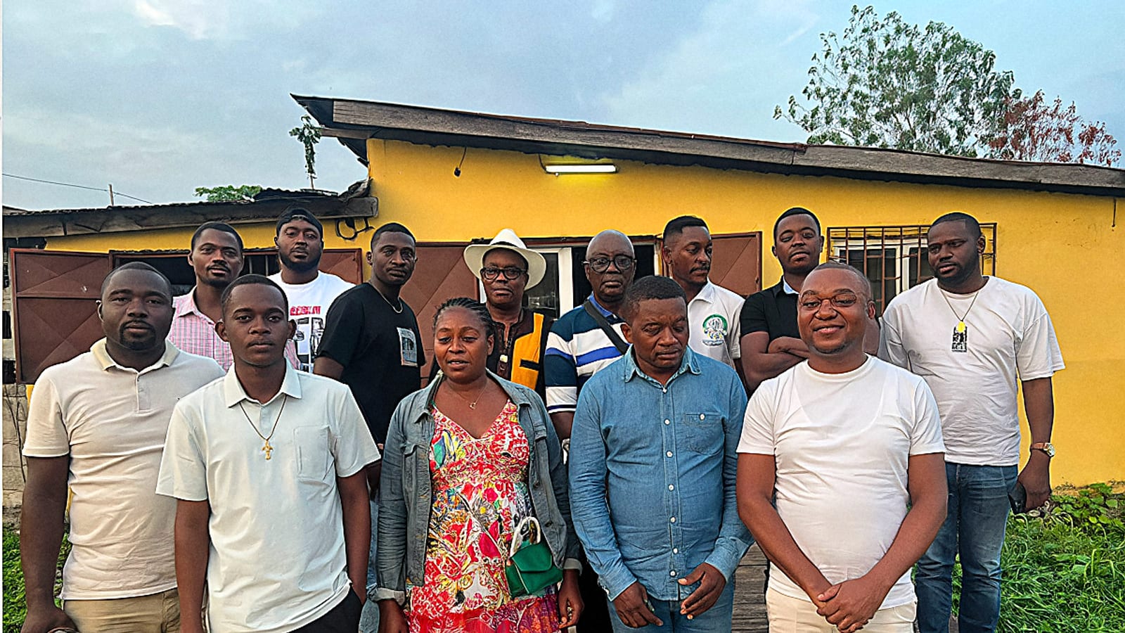 Membres du Collectif des Enfants d'Imenu-Pungu réunis lors d'une rencontre à Libreville.